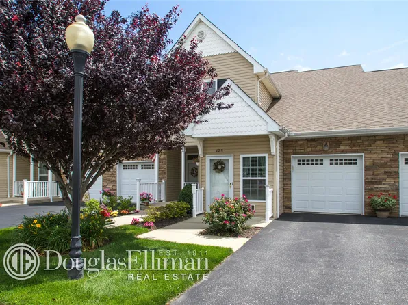 125 Pond Cir, Mount Sinai, NY 11766