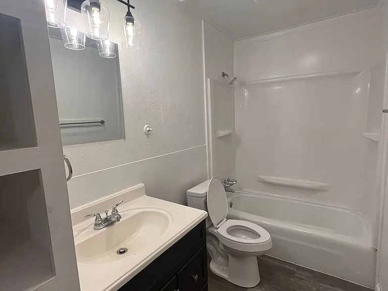 Crossroads Villa Apartments — Photo 51