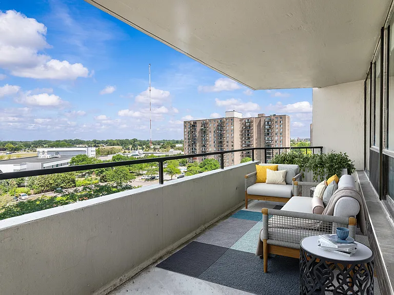 North Park Towers — Photo 16