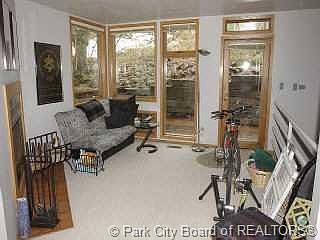 5th image of 937 Woodside Ave #937
