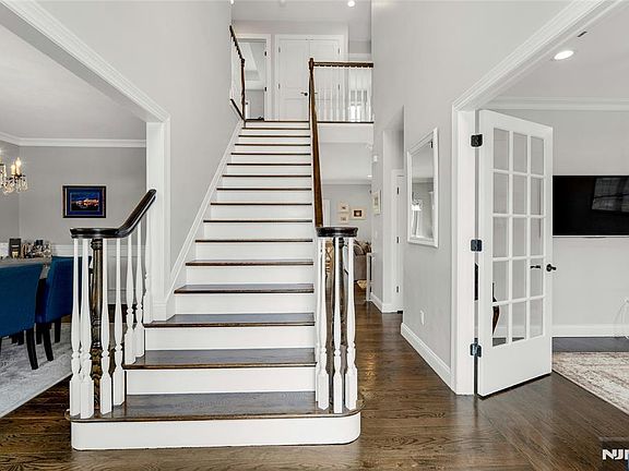 2nd image of 51 Terrace St