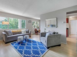 2720 Rosalyn Ct APT 201, New Hope, MN 55427