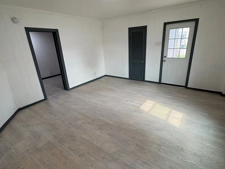 703 W Clinton St #2 — Photo 2