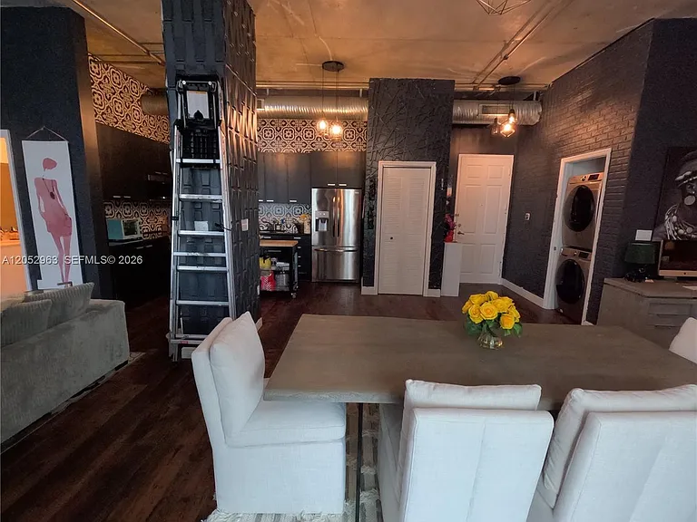 2100 Van Buren St #222 — Photo 15