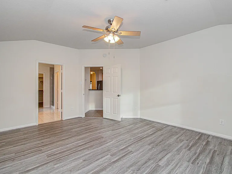 1904 Roaring Springs Ct — Photo 13