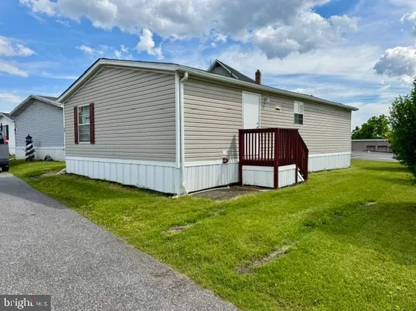 56 Cool Breeze Dr, Middle River, MD 21220