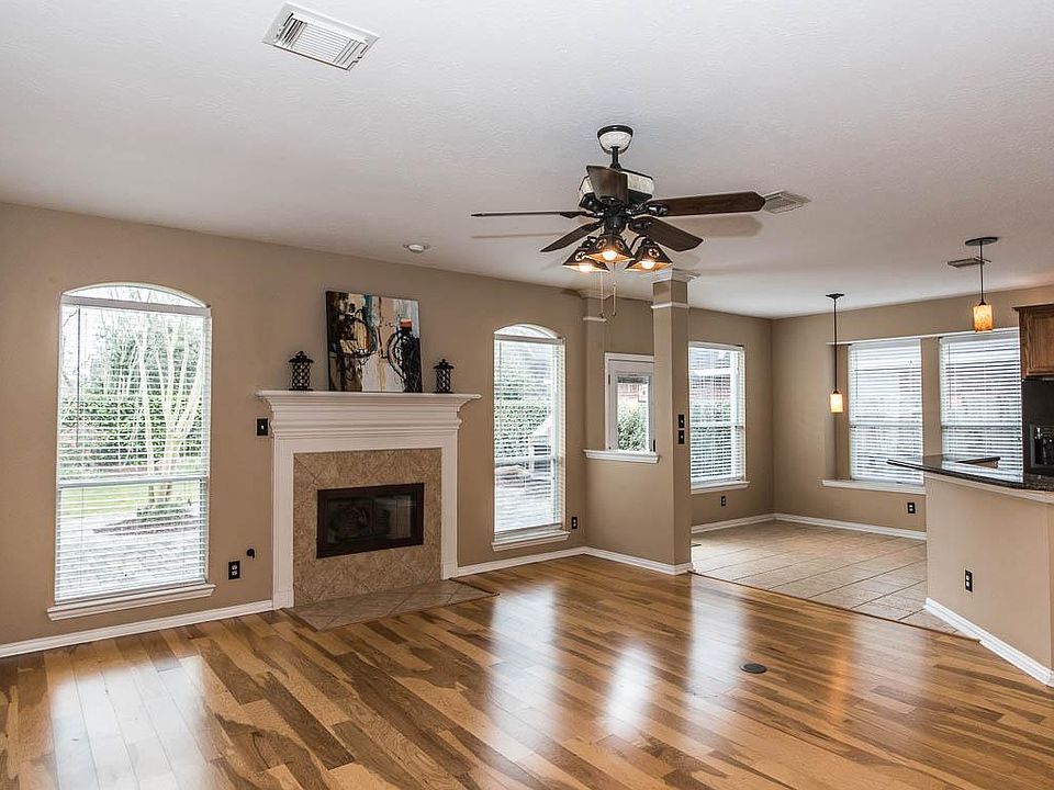 1st image of 3035 Summercrest Dr
