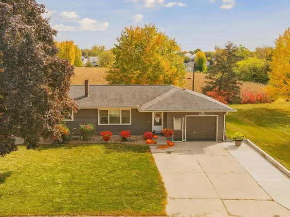 226 Sunset Rd, Hudson, IA 50643