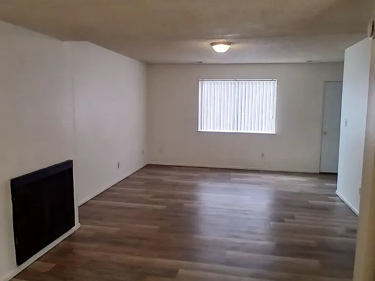 571 Dawn Ct #2 — Photo 2