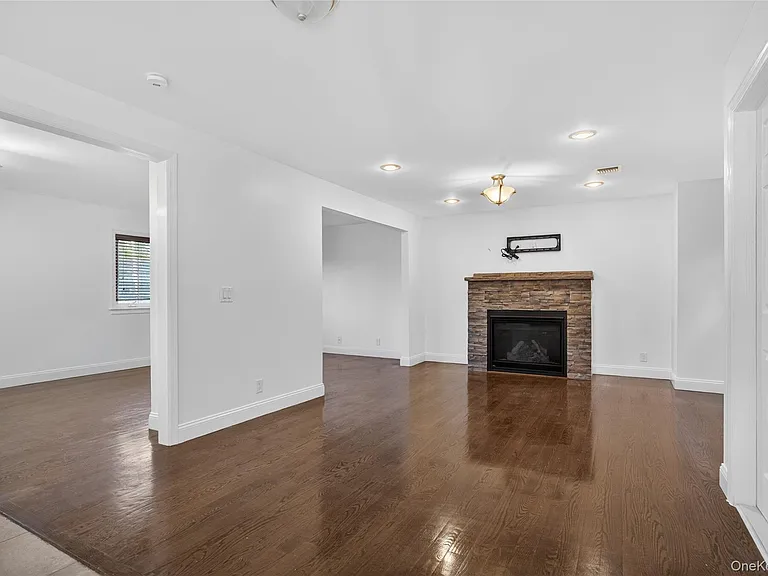 8 Lee Gray Ct — Photo 7