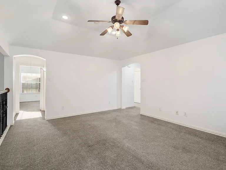 1181 Capital Dr — Photo 13