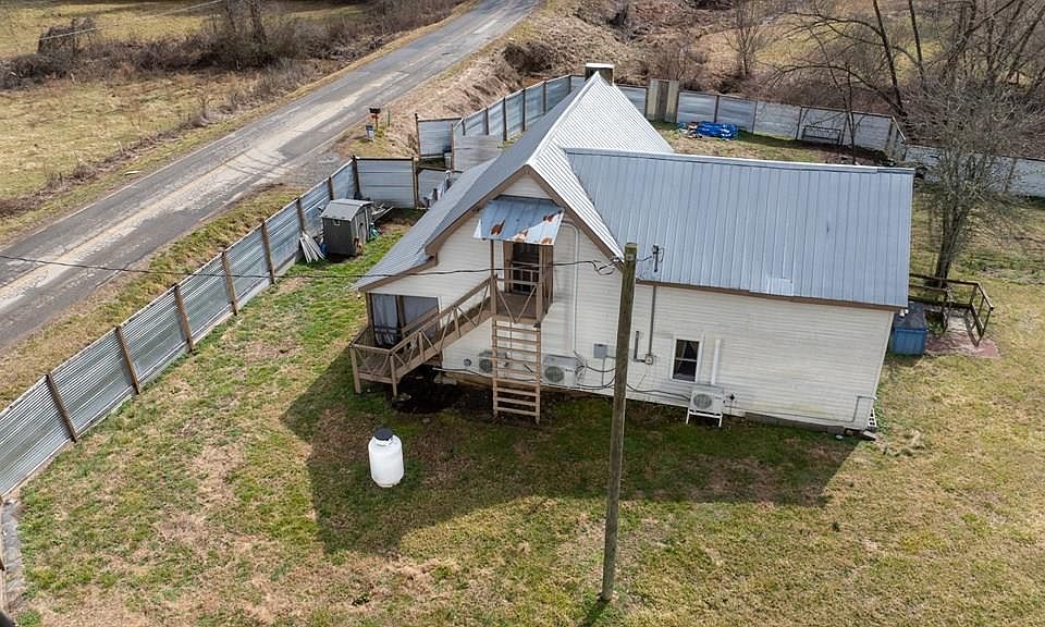 1st image of 2731 Tate Rd