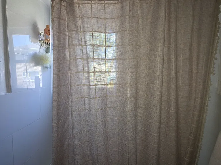 906 Peter St — Photo 13