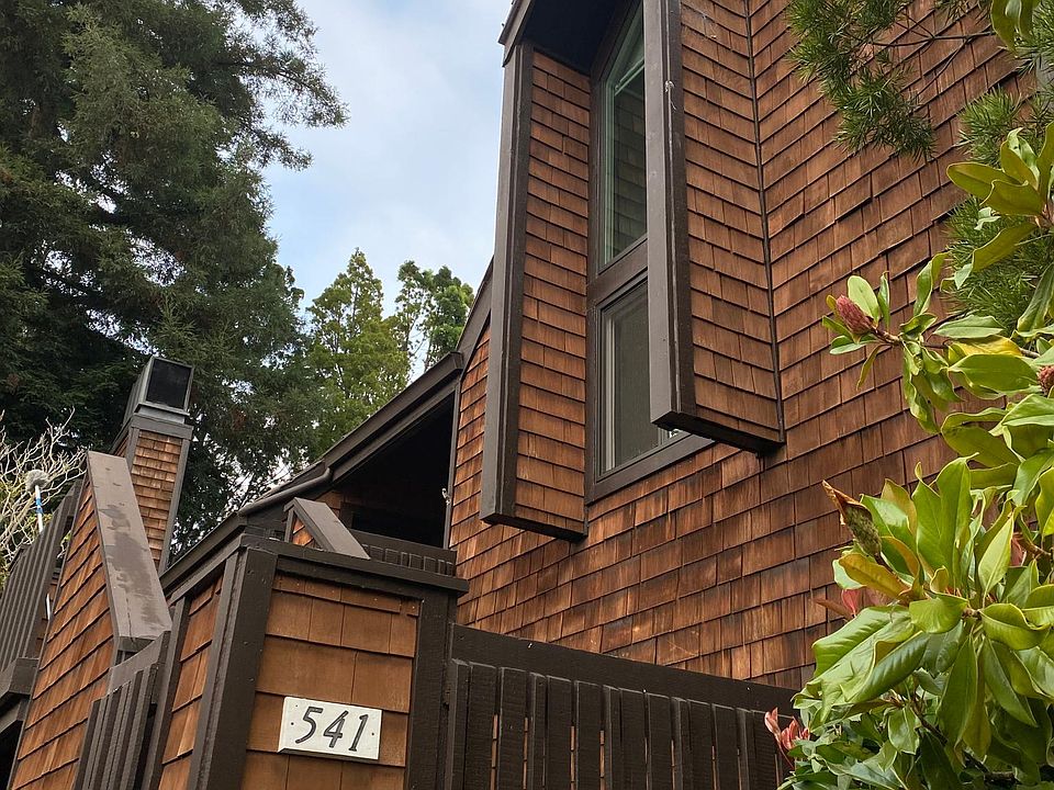 2nd floor unit tucked in the neighborhood surrounded by beautiful greenery.