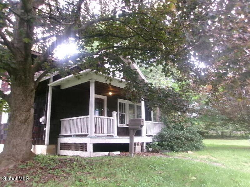 3rd image of 179 Ford Avenue