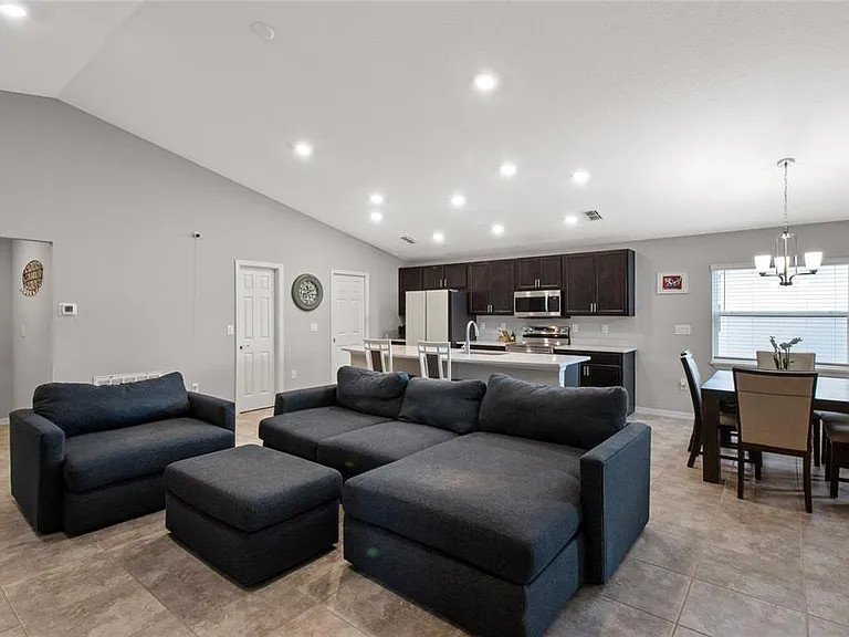 524 Scenic Bluff Blvd — Photo 3