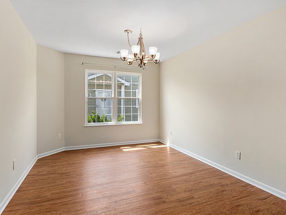4th image of 10557 Maine Dr