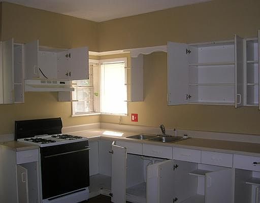 4th image of 2400 18th Ave