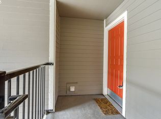 86 Kingsgate Rd UNIT C202, Lake Oswego, OR 97035