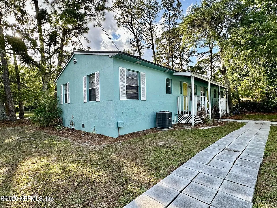 93 Lewis St