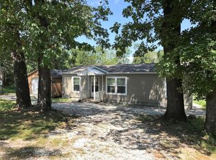 222 Sandstone Ln, Carthage, MO 64836