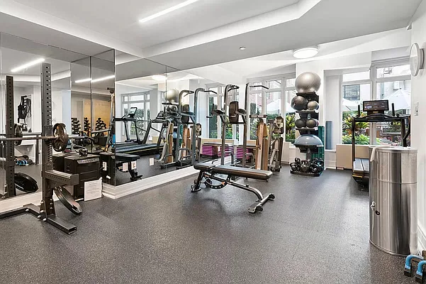 Sold by Sloane Square | media 32