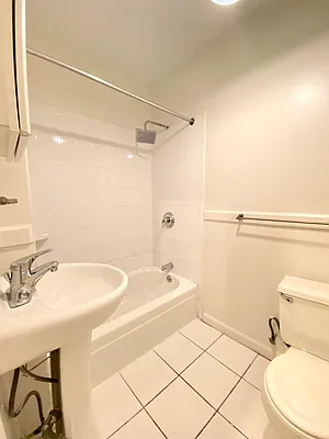 Rented by Bohemia Realty Group | media 8