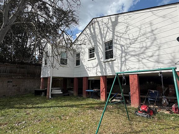2nd image of 306 Park Pl