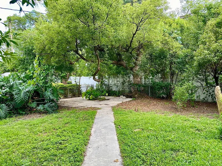 4030 Corrine Dr — Photo 17