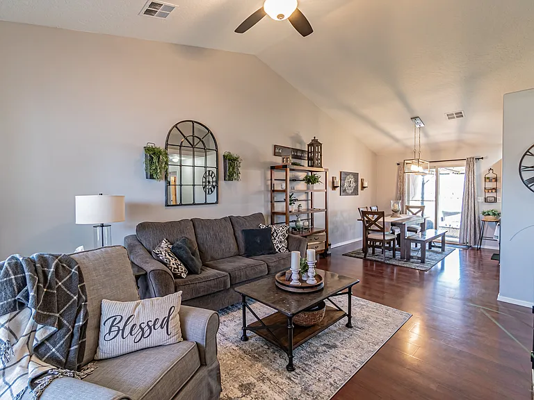 3005 Village Green St — Photo 6