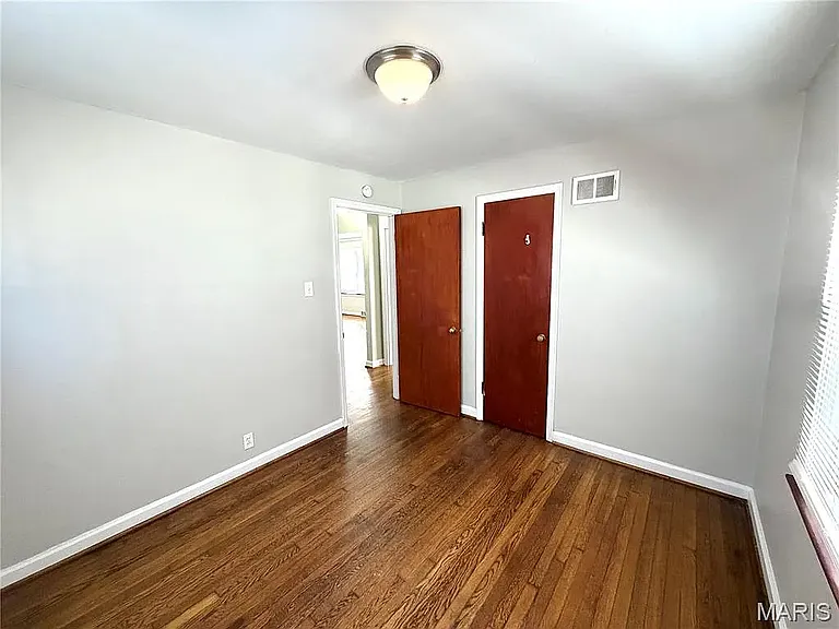 1033 Bakewell Dr — Photo 9