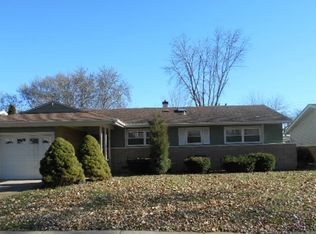 231 Wildwood Rd, Elk Grove Village, IL 60007