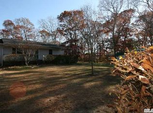8 Percy Ave, Westhampton, NY 11977