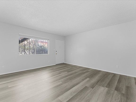 2nd image of 2919 Baldwin St APT B