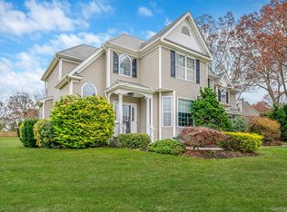 9 Paddock Lane, Medford, NY 11763