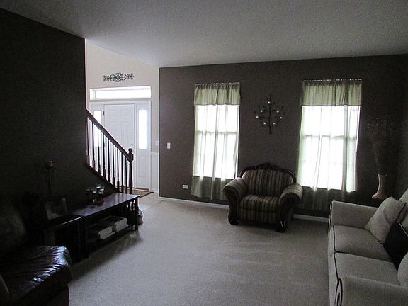4th image of 1915 Crestview Dr
