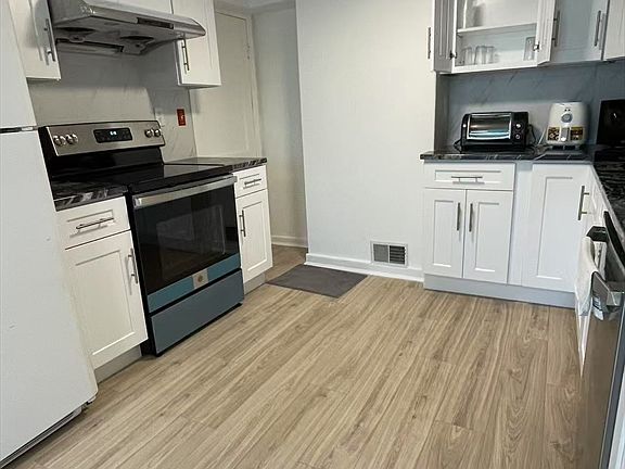 5th image of 91 Sunnyside Ave #1