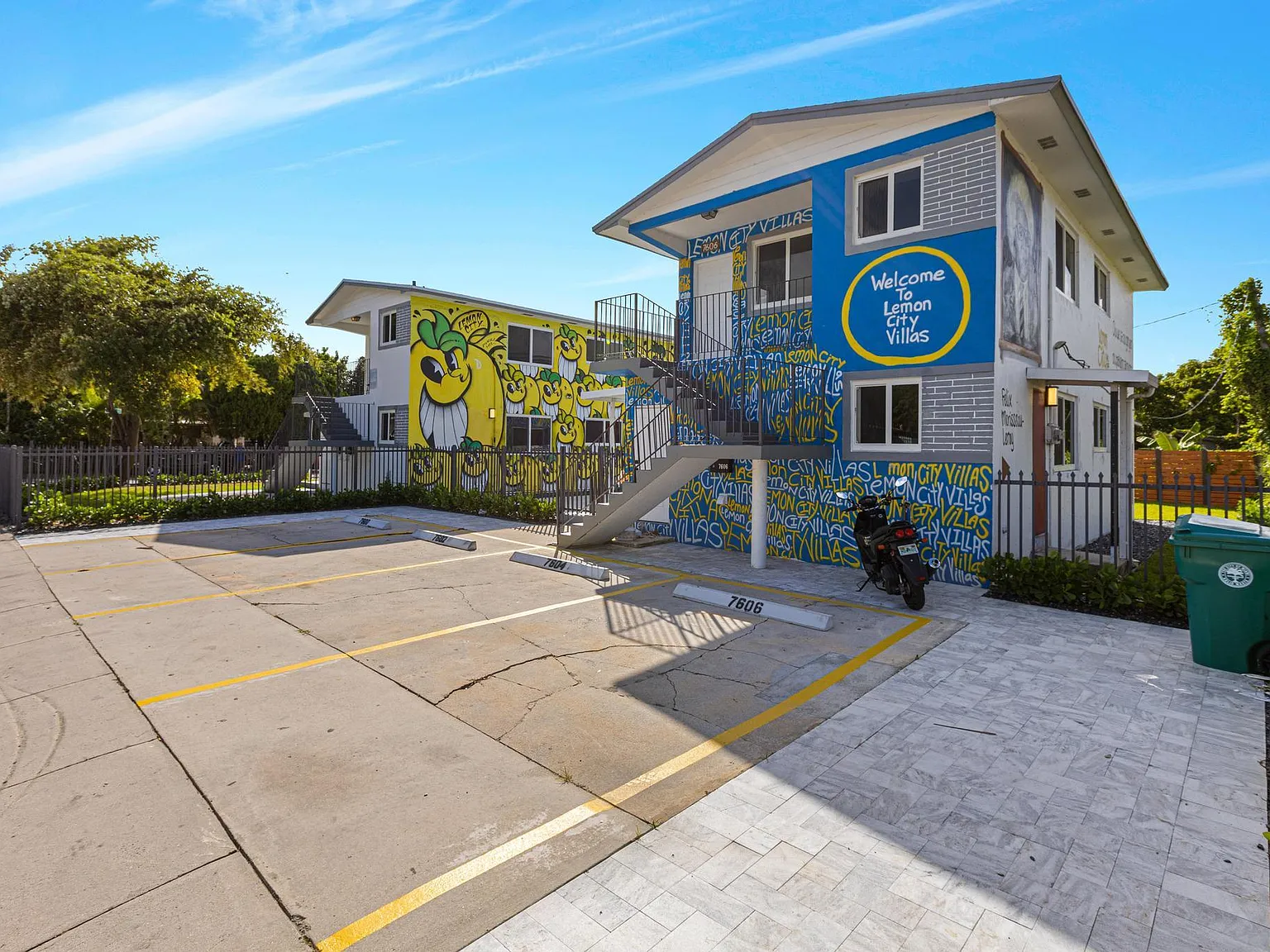 2 bed, 800 sqft, $2,200 — Photo 1