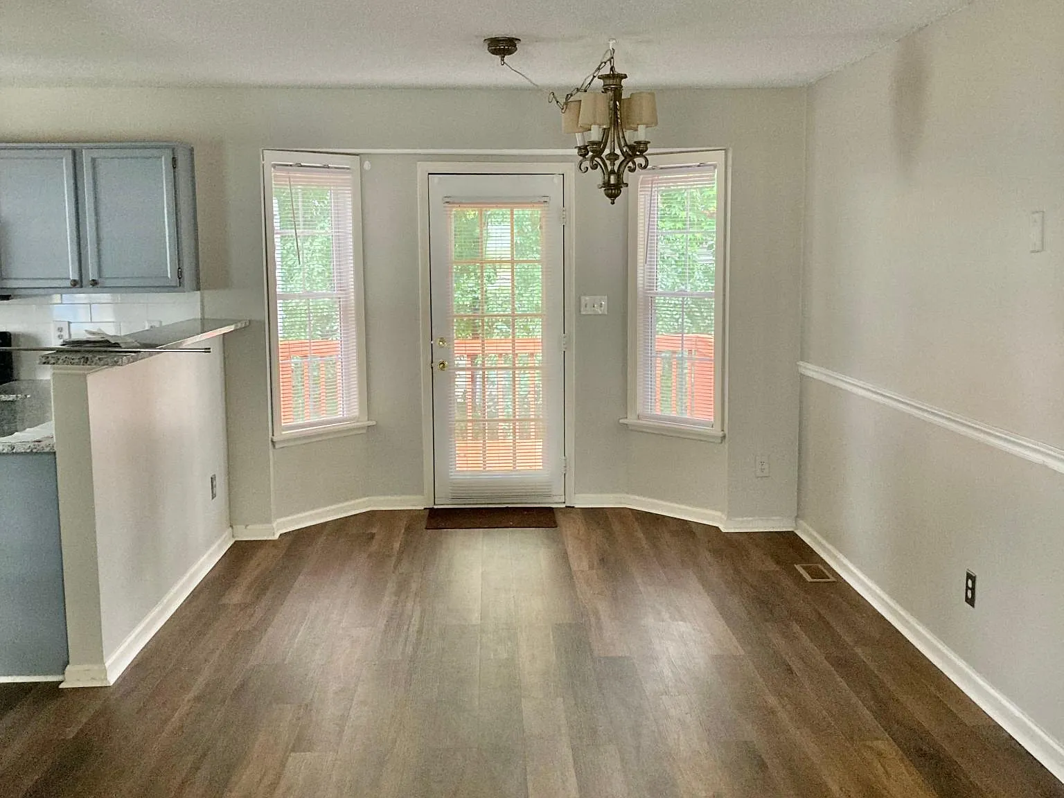5 bed, 2112 sqft, $2,345 — Photo 3