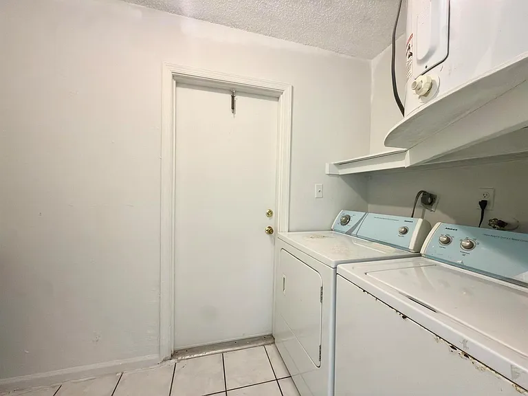 7643 NW 74th Ave — Photo 19