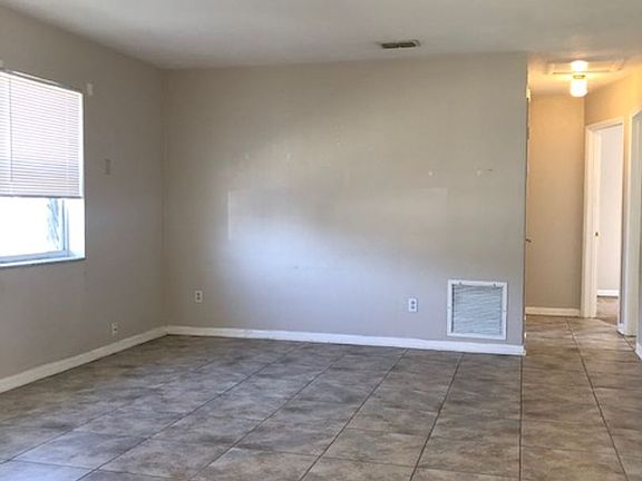 3rd image of 917 Roberts Blvd