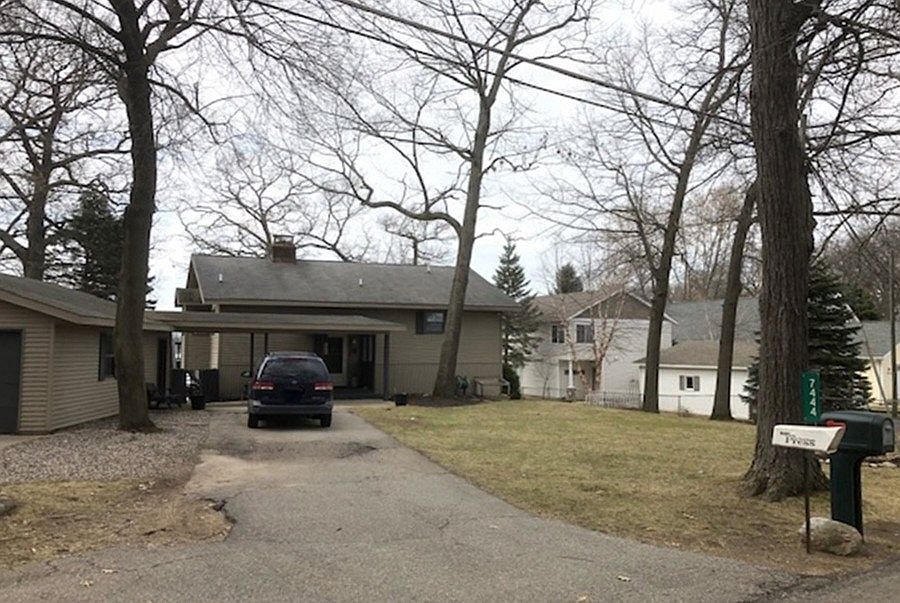 1st image of 7444 Hessler Dr NE