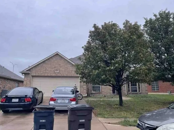 10225 Red Bluff Ln, Fort Worth, TX 76177