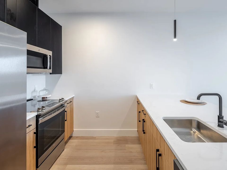 1st image of 39.5 Madison St #418A