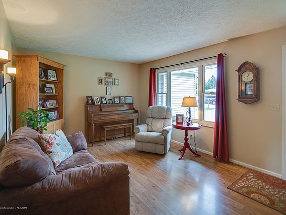 2nd image of 1046 London Dr
