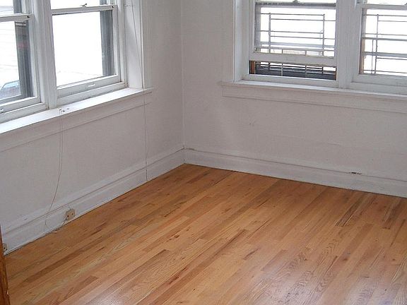 3rd image of 644 W Oakdale Ave