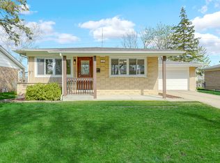 527 N Virginia Ave, Glenwood, IL 60425