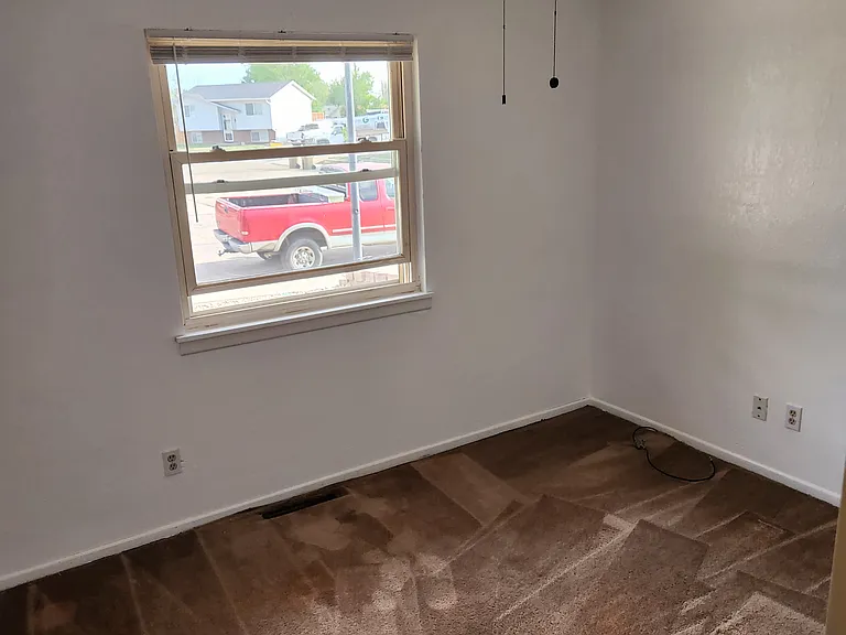 1007 Village Dr — Photo 8