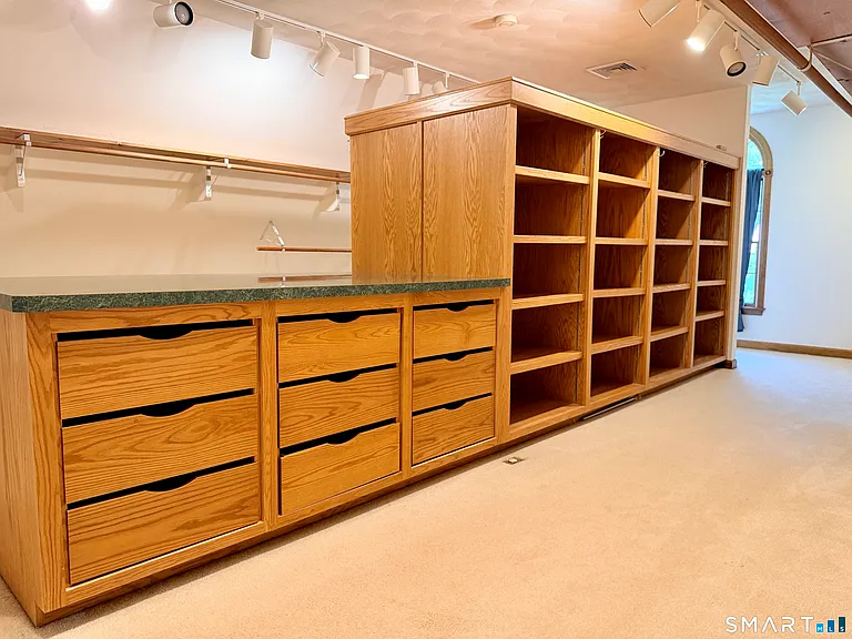 22 Hyde Park Dr — Photo 29