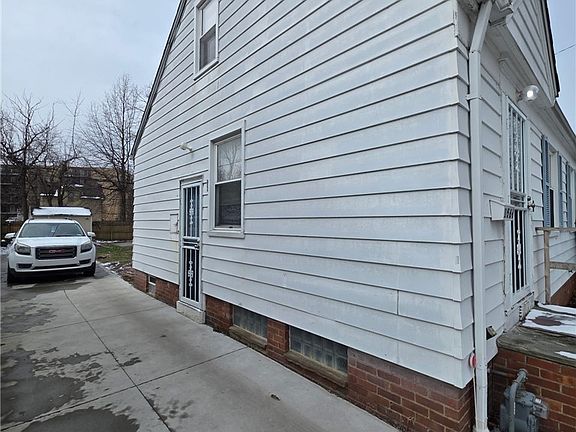 3rd image of 1566 E 195th St